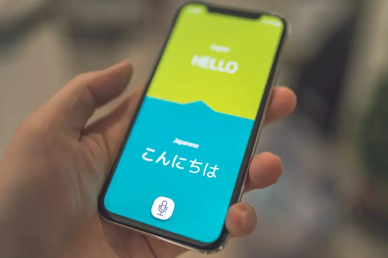 AI翻訳とは？機械翻訳からChatGPT、リアルタイム音声翻訳までの技術