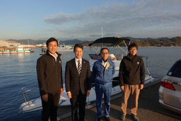 営業開始前には湯﨑英彦広島県知事も乗船