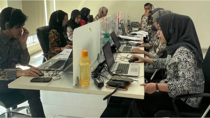 電話やメッセージで保険証の有効化／再活性化を呼びかけるインドネシア社会保障庁