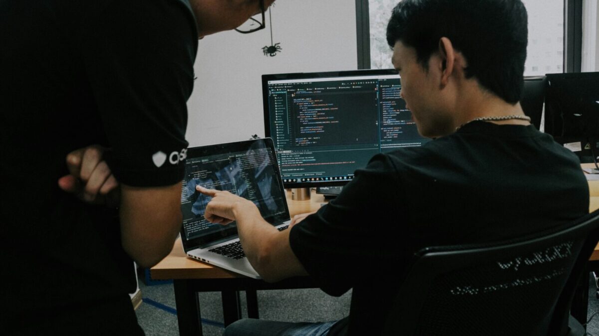 なぜリファクタリングにChatGPTを使うべきか?システム開発で抑えておくべき実施方法やテクニックを徹底解説!
