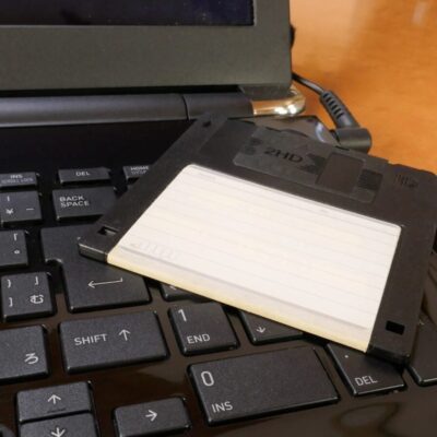 レガシーシステムが抱える「2025年の壁問題」とは？課題・AIを活用した対処法・メリット・手順を徹底解説！