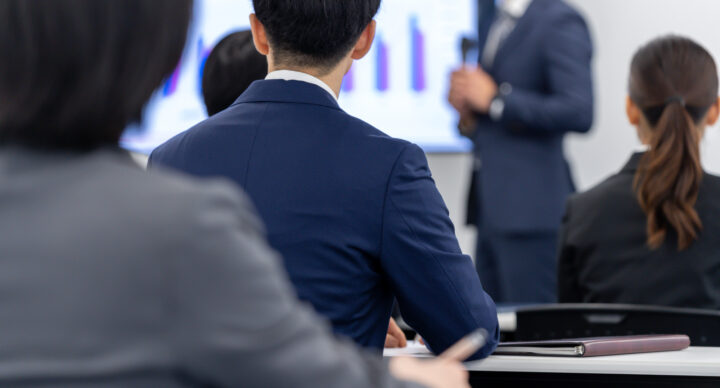 生成AI×RAGで会議を効率化!議事録だけじゃない会議前・中でも使う方法・注意点を徹底解説