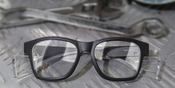 スマートグラスとは？AI搭載モデルの仕組み・活用分野・メリット・注意点を徹底解説！