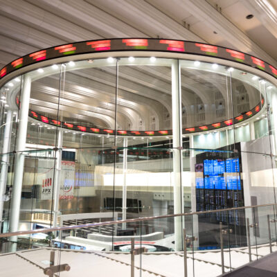 金融業界でAIエージェントは使える？機能・主なサービス・活用事例・注意点を徹底紹介！