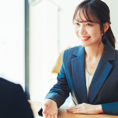 営業部門でAIエージェントは使える？機能・代表的なサービス・活用企業事例・導入注意点を徹底解説！