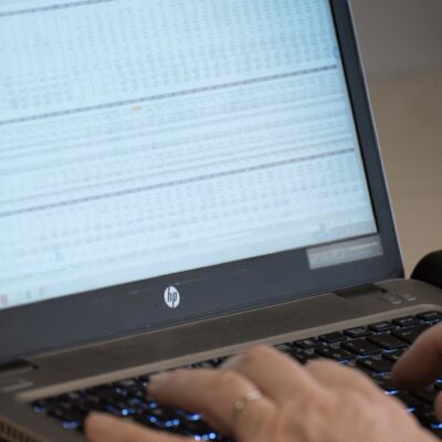 ベクトルデータベースとは？RAGの精度向上に欠かせない技術の仕組みや課題、活用ケースを徹底解説！