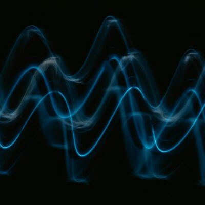 振動センサー×AIで異常検知する仕組みとは？できること・有効分野・注意点を徹底解説