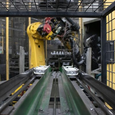 製造業でAIエージェントは使える？機能・主なサービス・注意点を徹底紹介！