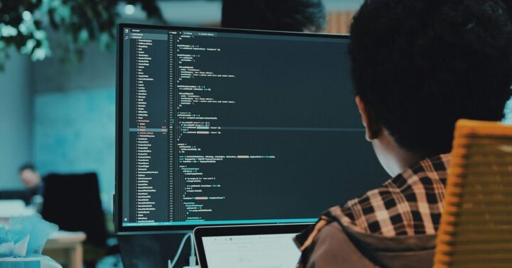 AI駆動開発に必要な人材とは?考え方や活用ポイント、内製化・外注すべき領域を徹底解説!